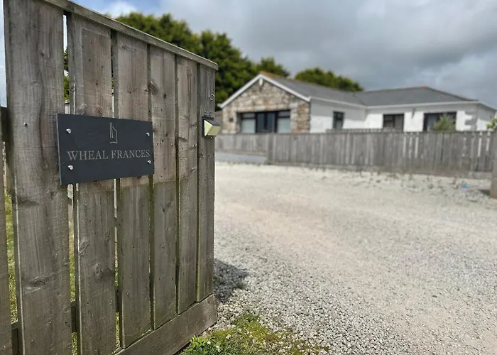 Wheal Frances-Beautifully Fitted Bungalow Helston Cornwall